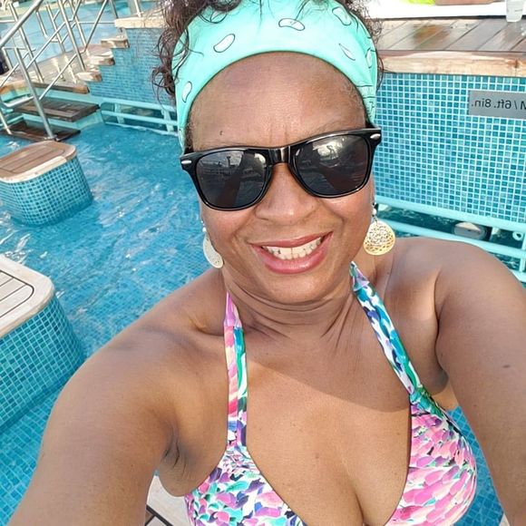 Meet your Posher, Cheryl - Picture 1 of 8